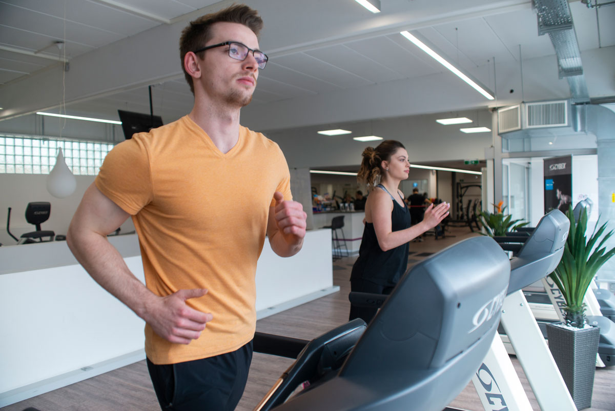 Training auf dem Laufband im B-FiT Roßtal